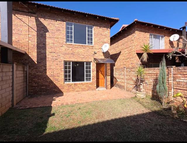 2 BEDROOM TOWNHOUSE FOR SALE IN ANNLIN
